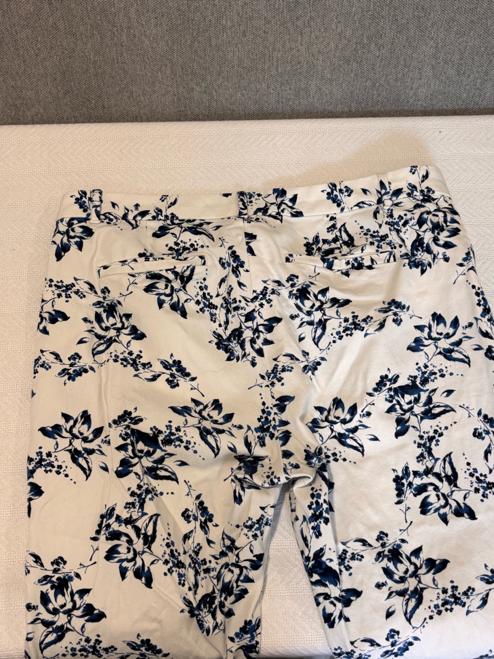 🟣GAP White and Blue Floral Cropped Pants - Picture 9 of 14